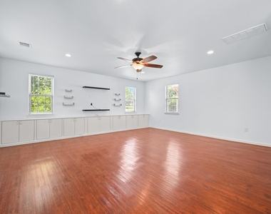 330 Howard Ln - Photo Thumbnail 6