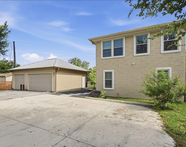 330 Howard Ln - Photo Thumbnail 2