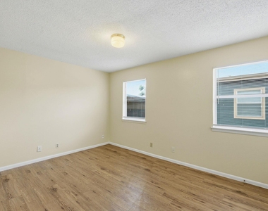 2319 Greenfield Pkwy - Photo Thumbnail 14