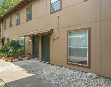 2319 Greenfield Pkwy - Photo Thumbnail 1