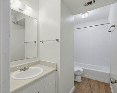 2319 Greenfield Pkwy - Photo Thumbnail 13