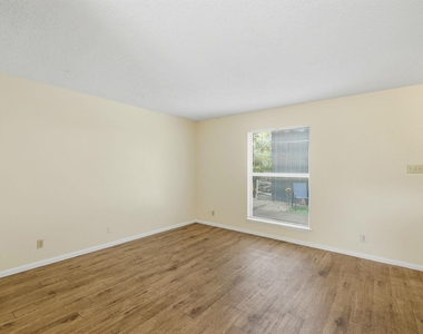 2319 Greenfield Pkwy - Photo Thumbnail 5