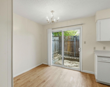 2319 Greenfield Pkwy - Photo Thumbnail 7