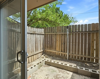 2319 Greenfield Pkwy - Photo Thumbnail 16