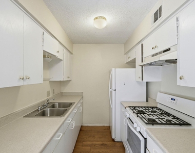 2319 Greenfield Pkwy - Photo Thumbnail 8