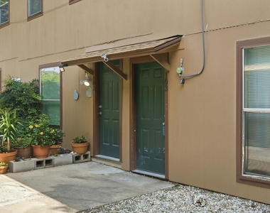 2319 Greenfield Pkwy - Photo Thumbnail 3