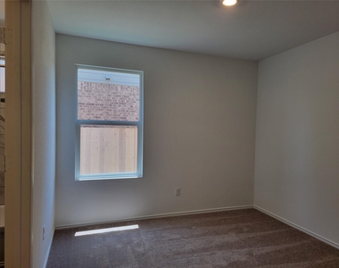 100 Montego St - Photo Thumbnail 19
