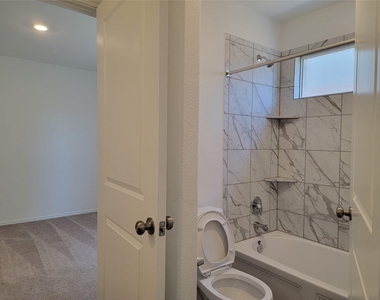 100 Montego St - Photo Thumbnail 20