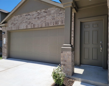 100 Montego St - Photo Thumbnail 3