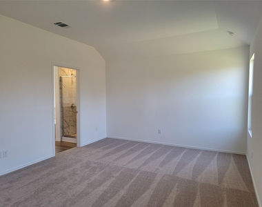 100 Montego St - Photo Thumbnail 13