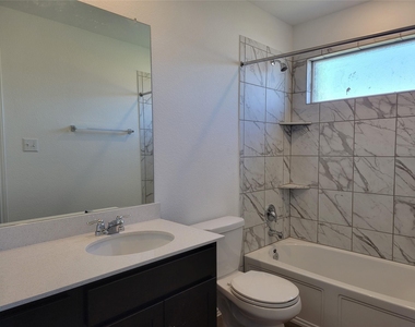 100 Montego St - Photo Thumbnail 6