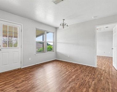 1309 Marlee Cir - Photo Thumbnail 8