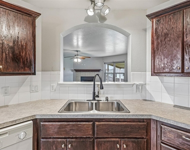1309 Marlee Cir - Photo Thumbnail 12