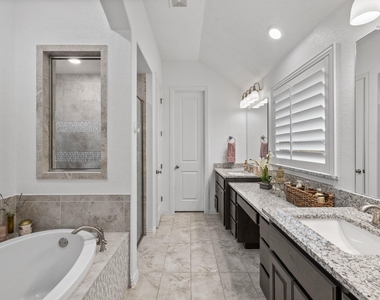 3824 Ashbury Rd - Photo Thumbnail 9