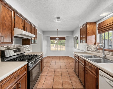 7506 Glenhill Rd - Photo Thumbnail 10