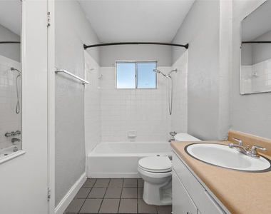 7506 Glenhill Rd - Photo Thumbnail 15