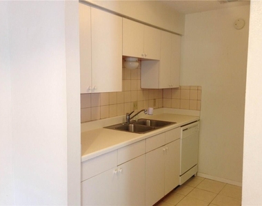 500 E Riverside Dr - Photo Thumbnail 3