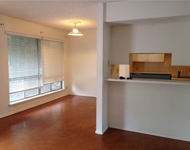 500 E Riverside Dr - Photo Thumbnail 1