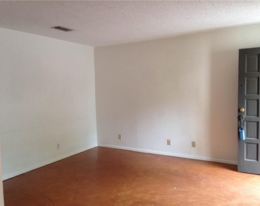 500 E Riverside Dr - Photo Thumbnail 5