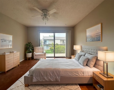 500 E Riverside Dr - Photo Thumbnail 2