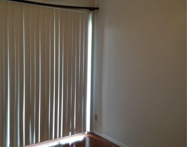 500 E Riverside Dr - Photo Thumbnail 12