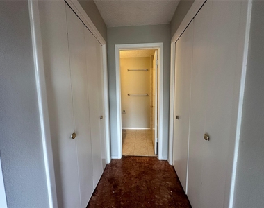 500 E Riverside Dr - Photo Thumbnail 15
