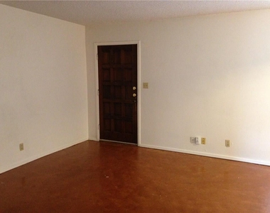 500 E Riverside Dr - Photo Thumbnail 6