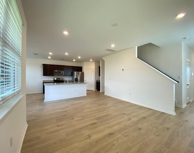 225 Saide St - Photo Thumbnail 4