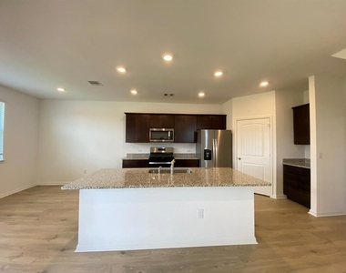 225 Saide St - Photo Thumbnail 3