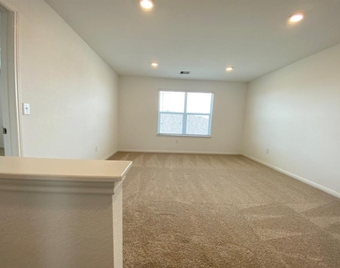 225 Saide St - Photo Thumbnail 9