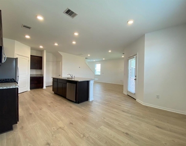 225 Saide St - Photo Thumbnail 7