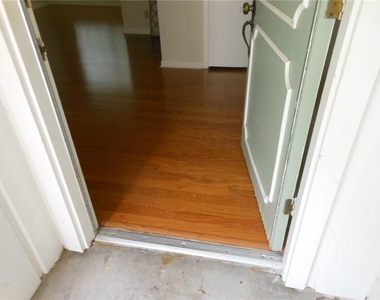 2516 Enfield - Photo Thumbnail 3
