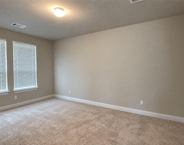 148 Riverhill Dr - Photo Thumbnail 5
