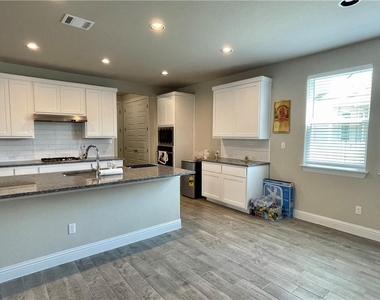148 Riverhill Dr - Photo Thumbnail 2