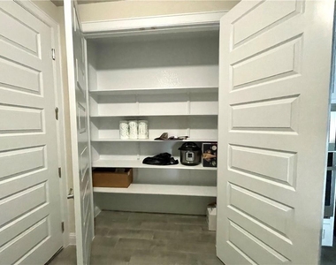 148 Riverhill Dr - Photo Thumbnail 12