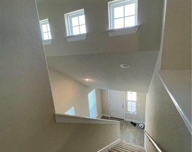 148 Riverhill Dr - Photo Thumbnail 13