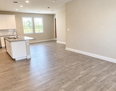 148 Riverhill Dr - Photo Thumbnail 6