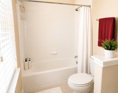 2413 Bowen St - Photo Thumbnail 12