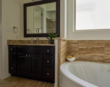 105 Beneteau Dr - Photo Thumbnail 8