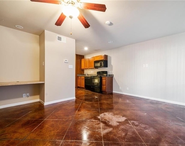 301 W 38th St - Photo Thumbnail 7