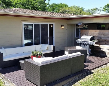 2300 Barton Skwy - Photo Thumbnail 6