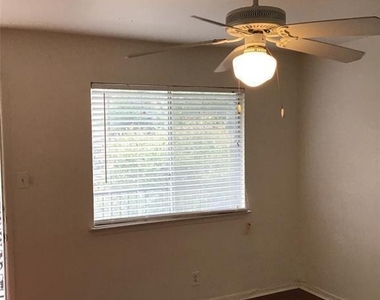 1010 W 23rd St - Photo Thumbnail 2