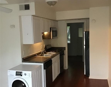 1010 W 23rd St - Photo Thumbnail 4