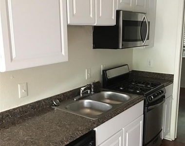 1010 W 23rd St - Photo Thumbnail 5