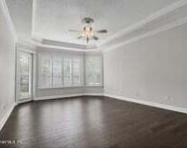 235 Vale Drive - Photo Thumbnail 8