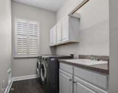 235 Vale Drive - Photo Thumbnail 10