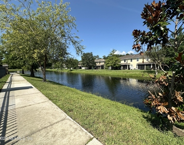 1036 N Black Cherry Drive - Photo Thumbnail 26