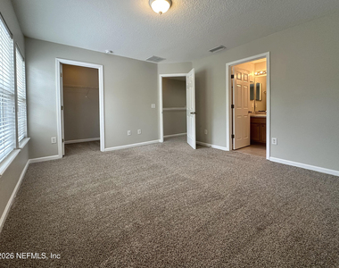 1036 N Black Cherry Drive - Photo Thumbnail 13