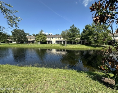 1036 N Black Cherry Drive - Photo Thumbnail 27