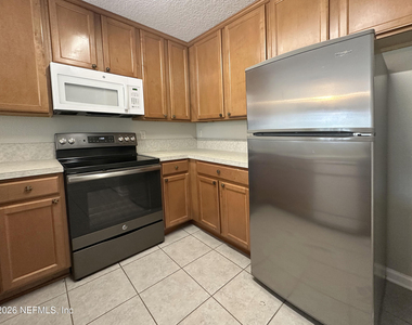 1036 N Black Cherry Drive - Photo Thumbnail 4